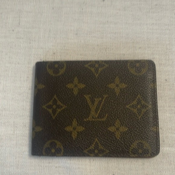 Authentic Louis Vuitton men’s wallet - Picture 1 of 4